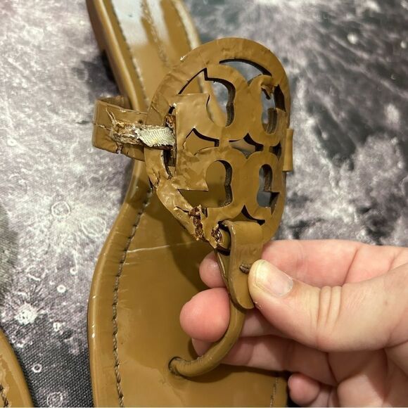 Tory Burch Miller Patent Leather Tan Sandals DAMAGED SIZE 8 1/2 - Picture 2 of 7